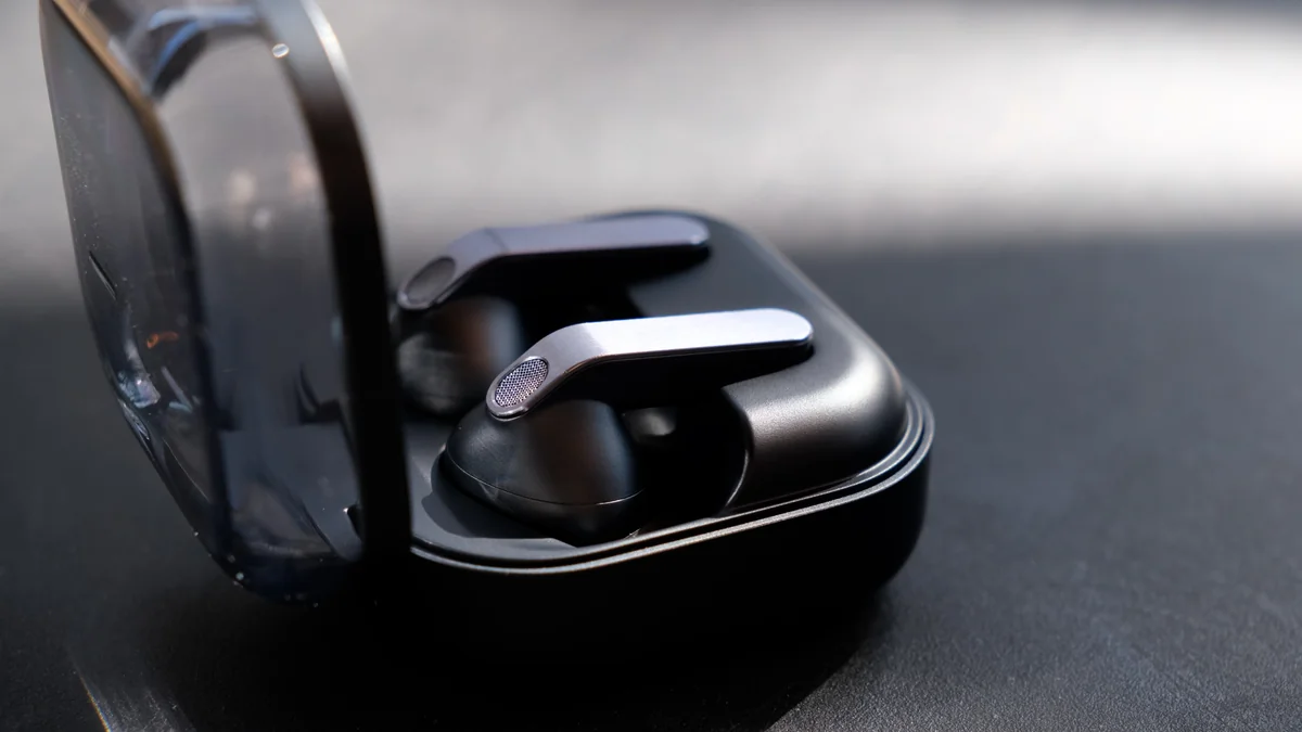 Alex’s close-up photograph of Samsung earbuds in their charging case